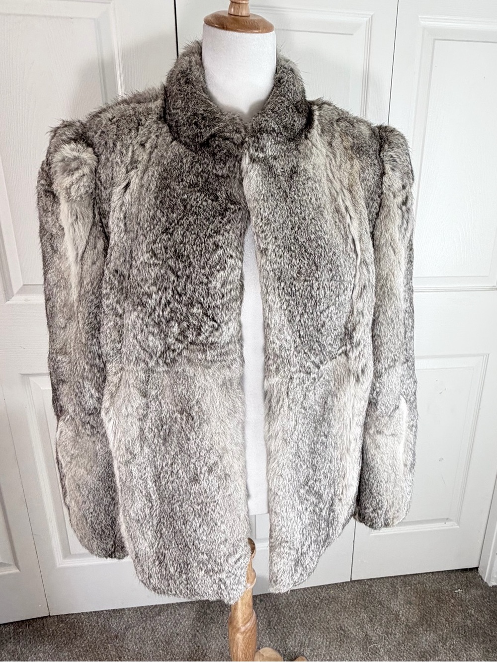 Exquisite Genuine Rabbit Fur Jacket Gray Super soft and plush Women’s Medium lux